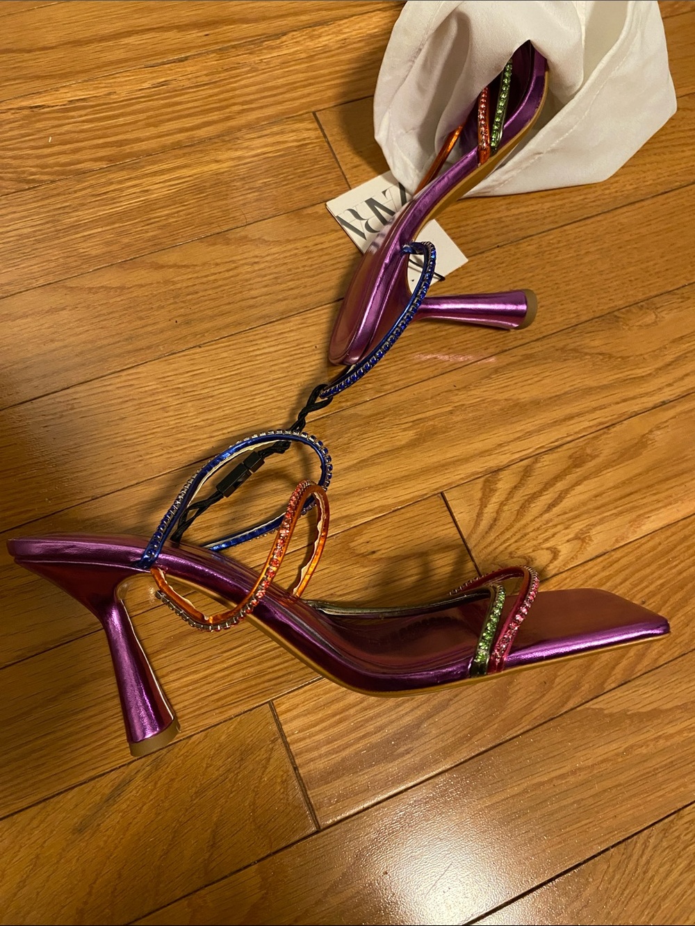 New with tag. Size 39.zara